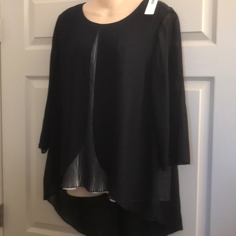 NWT Chicos travelers navy pleated top